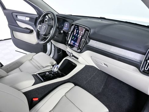 Certified 2026 Volvo XC40 B5 Plus w/ Protection Package Premier image 25