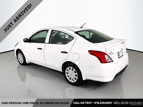 Used 2017 Nissan Versa S Plus FWD image 4