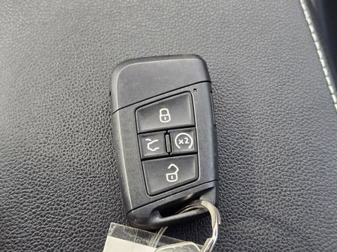 Certified 2023 Volkswagen Tiguan SE w/ Panoramic Sunroof Package FWD image 19