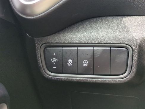 Used 2025 Kia Soul FWD image 16