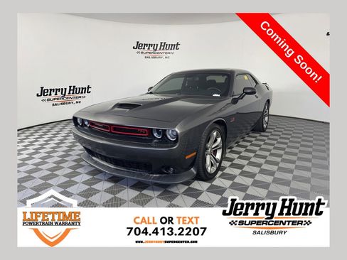 Used 2022 Dodge Challenger R/T image 1