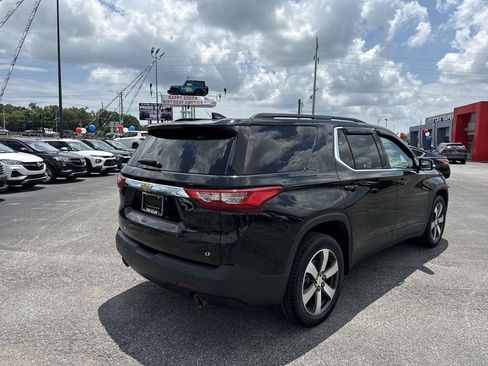 Used 2019 Chevrolet Traverse LT w/ LT Premium Package AWD/4WD image 5
