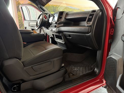 Used 2024 RAM 3500 Tradesman w/ Chrome Appearance Group image 4