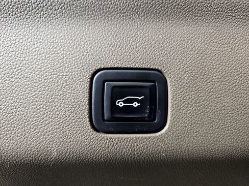 Used 2021 GMC Yukon Denali w/ Denali Premium Package image 35