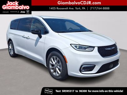 New 2025 Chrysler Pacifica Select