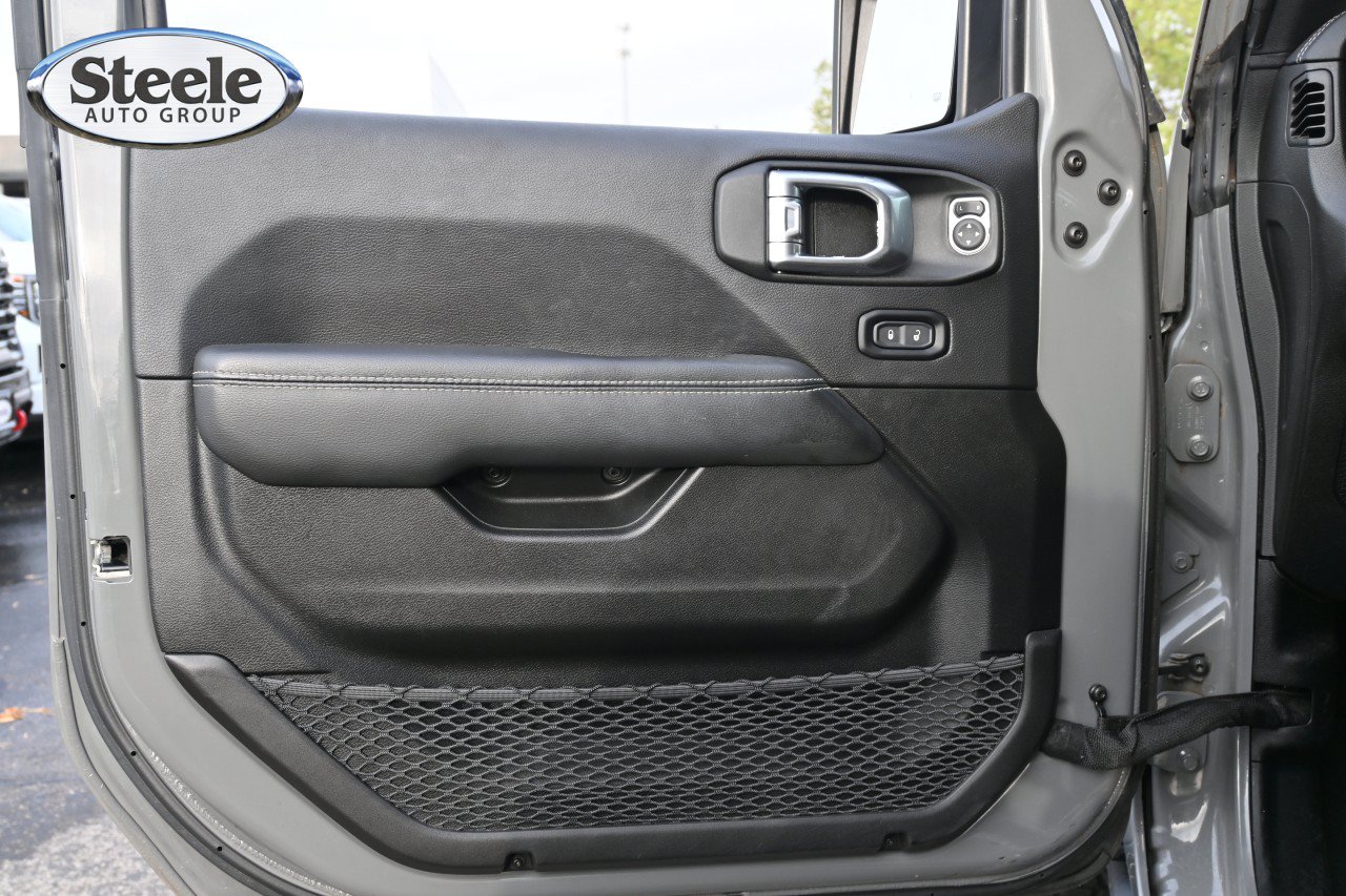 Used 2022 Jeep Wrangler Unlimited Rubicon 4xe w/ Cold Weather Group AWD/4WD image 19