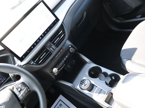 Used 2025 Ford Escape SE FWD image 27