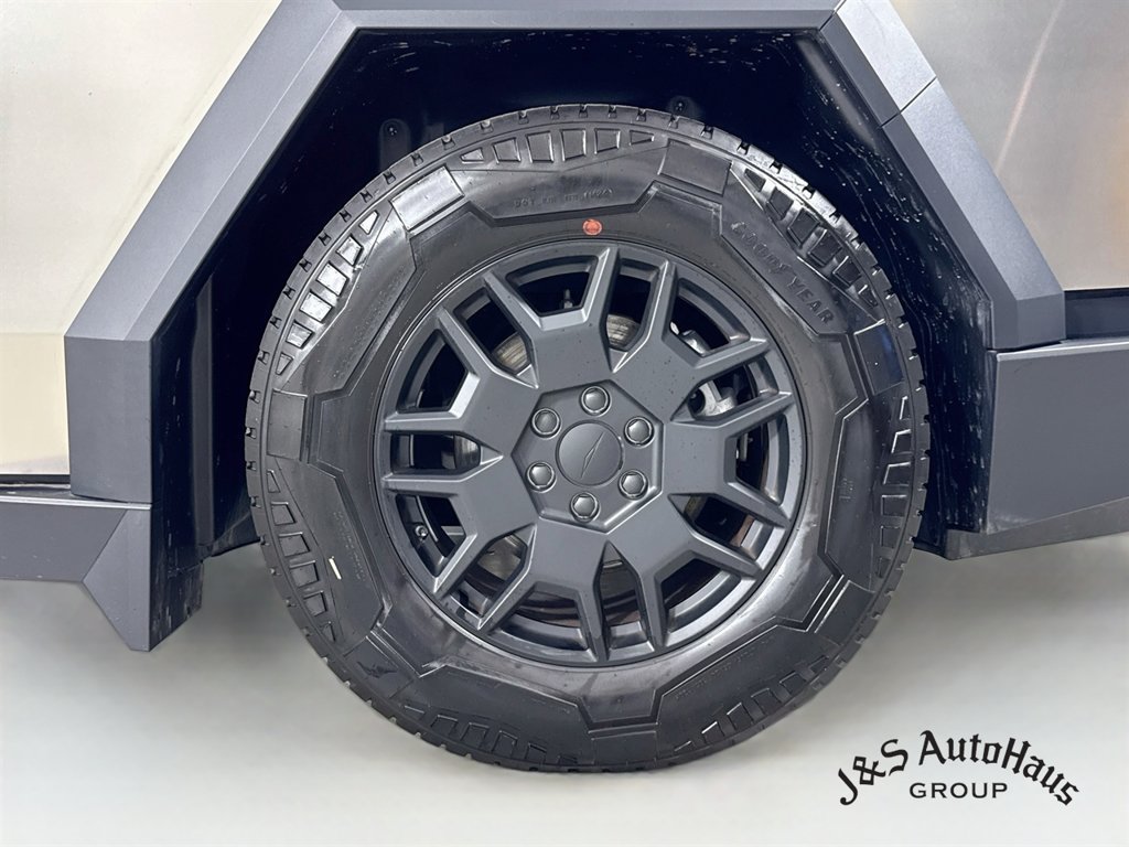 Used 2024 Tesla Cybertruck Cyberbeast AWD/4WD image 40