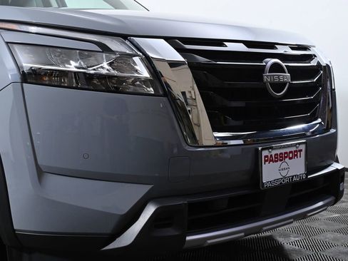Certified 2024 Nissan Pathfinder SL image 5