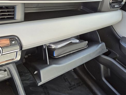 Certified 2023 Honda Pilot Touring image 21