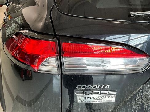 Used 2024 Toyota Corolla Cross LE w/ Moonroof Package AWD/4WD image 25