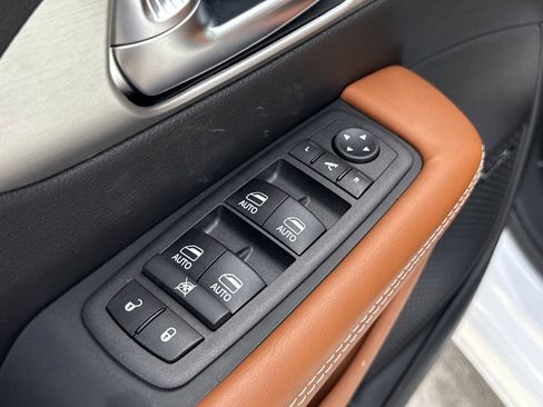 New 2026 Chrysler Pacifica Pinnacle image 11