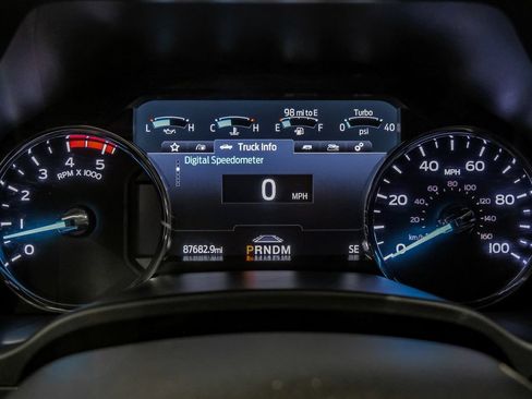 Used 2022 Ford F350 Platinum w/ FX4 Off-Road Package AWD/4WD image 19