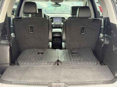 Used 2023 GMC Acadia SLT AWD/4WD image 7