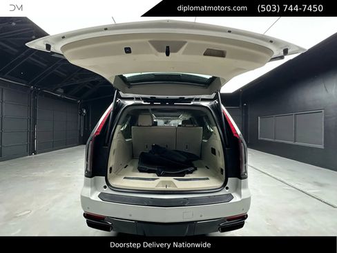 Used 2022 Cadillac Escalade ESV Sport Platinum w/ LPO, ONYX Package image 48