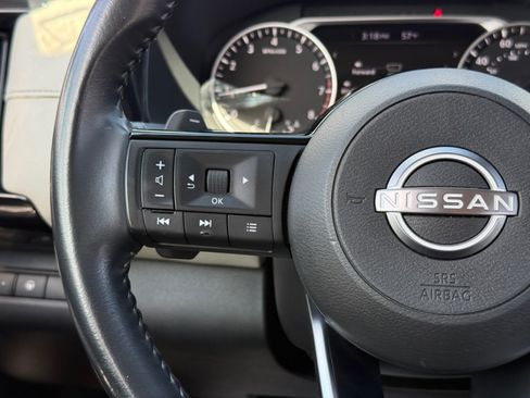 Used 2022 Nissan Pathfinder SV AWD/4WD image 18