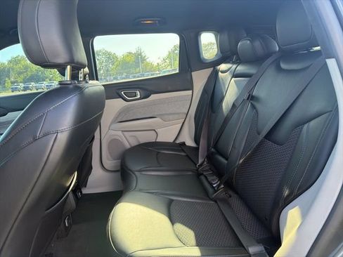Used 2023 Jeep Compass Latitude AWD/4WD image 15