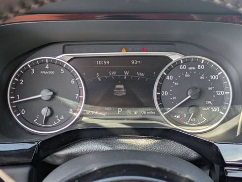 Used 2023 Nissan Pathfinder SL AWD/4WD image 19