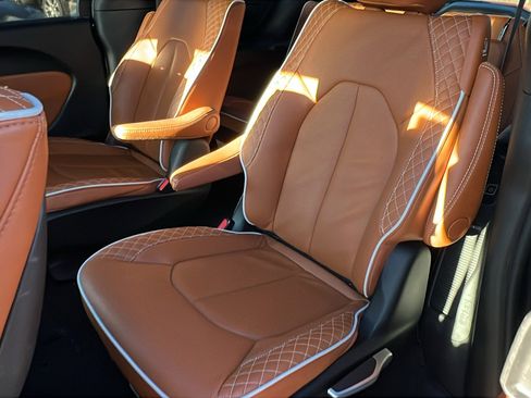 Used 2024 Chrysler Pacifica Pinnacle image 24