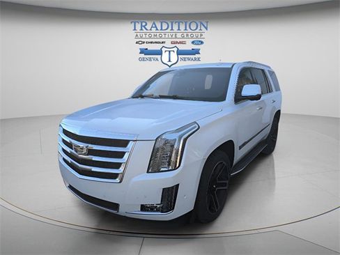 Used 2020 Cadillac Escalade Luxury image 1