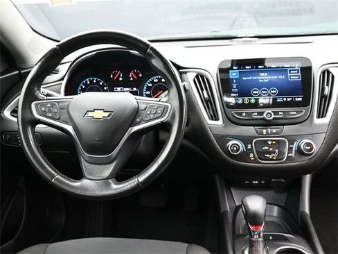 Used 2022 Chevrolet Malibu RS image 10