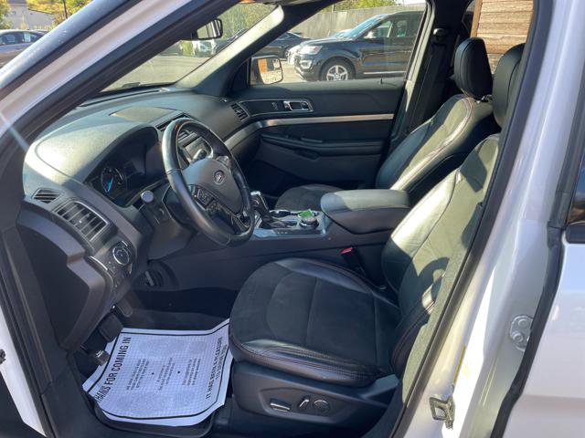 Used 2018 Ford Explorer XLT w/ Equipment Group 202A AWD/4WD image 15