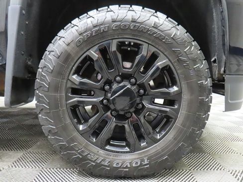 Used 2015 GMC Sierra 2500 Denali w/ Duramax Plus Package AWD/4WD image 10