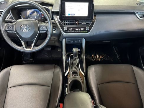 Used 2023 Toyota Corolla Cross XLE w/ Convenience Package FWD image 16