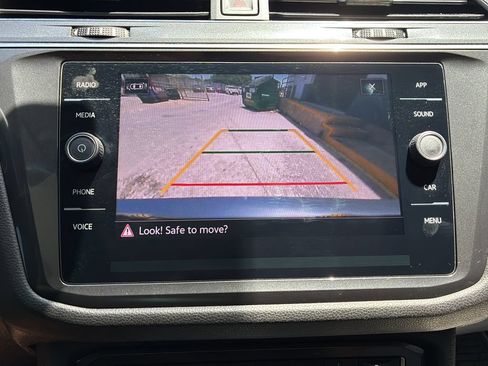 Used 2021 Volkswagen Tiguan SE w/ Panoramic Sunroof Package FWD image 21