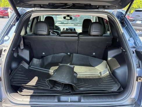 Used 2021 Jeep Cherokee Latitude Lux w/ Comfort/Convenience Group AWD/4WD image 4