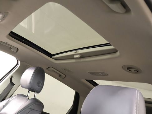 Used 2020 Buick Enclave Essence image 16