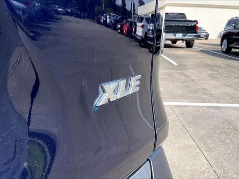 Used 2020 Toyota RAV4 XLE FWD image 9
