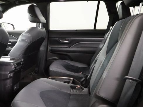 Used 2025 Toyota Grand Highlander AWD Hybrid image 31