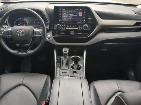 Used 2020 Toyota Highlander XLE AWD/4WD image 14