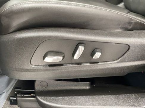 Used 2025 Cadillac XT5 Premium Luxury image 12