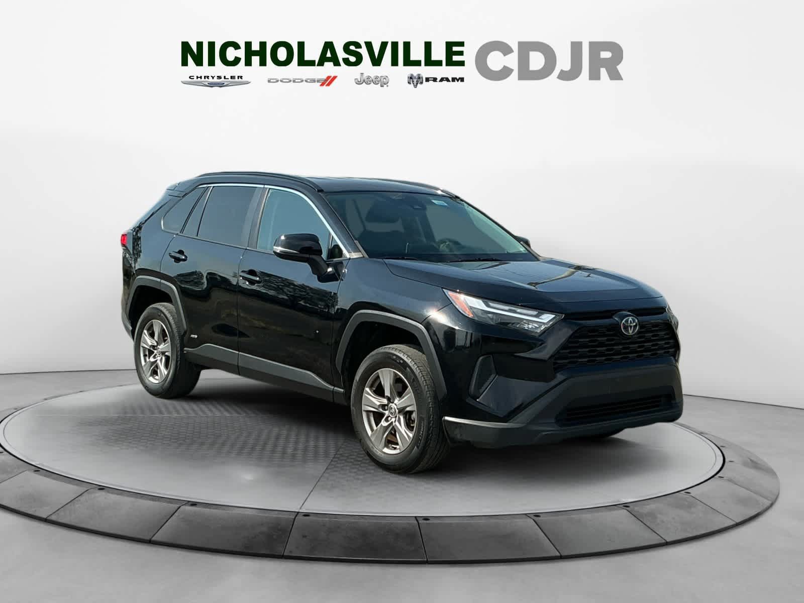 Used 2023 Toyota RAV4 XLE AWD/4WD image 7