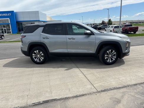 Used 2025 Chevrolet Equinox LT AWD/4WD image 2