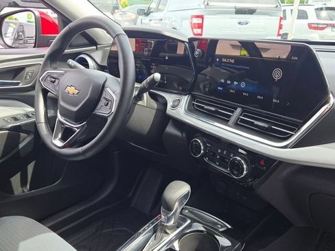 Used 2026 Chevrolet Trax LT w/ Driver Confidence Package FWD image 14
