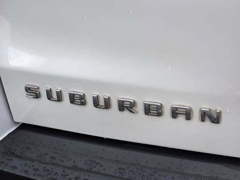 Used 2019 Chevrolet Suburban LT image 32