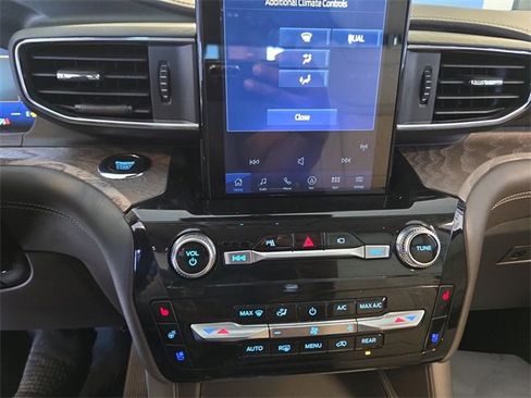 Used 2022 Ford Explorer Platinum w/ Equipment Group 601A image 19