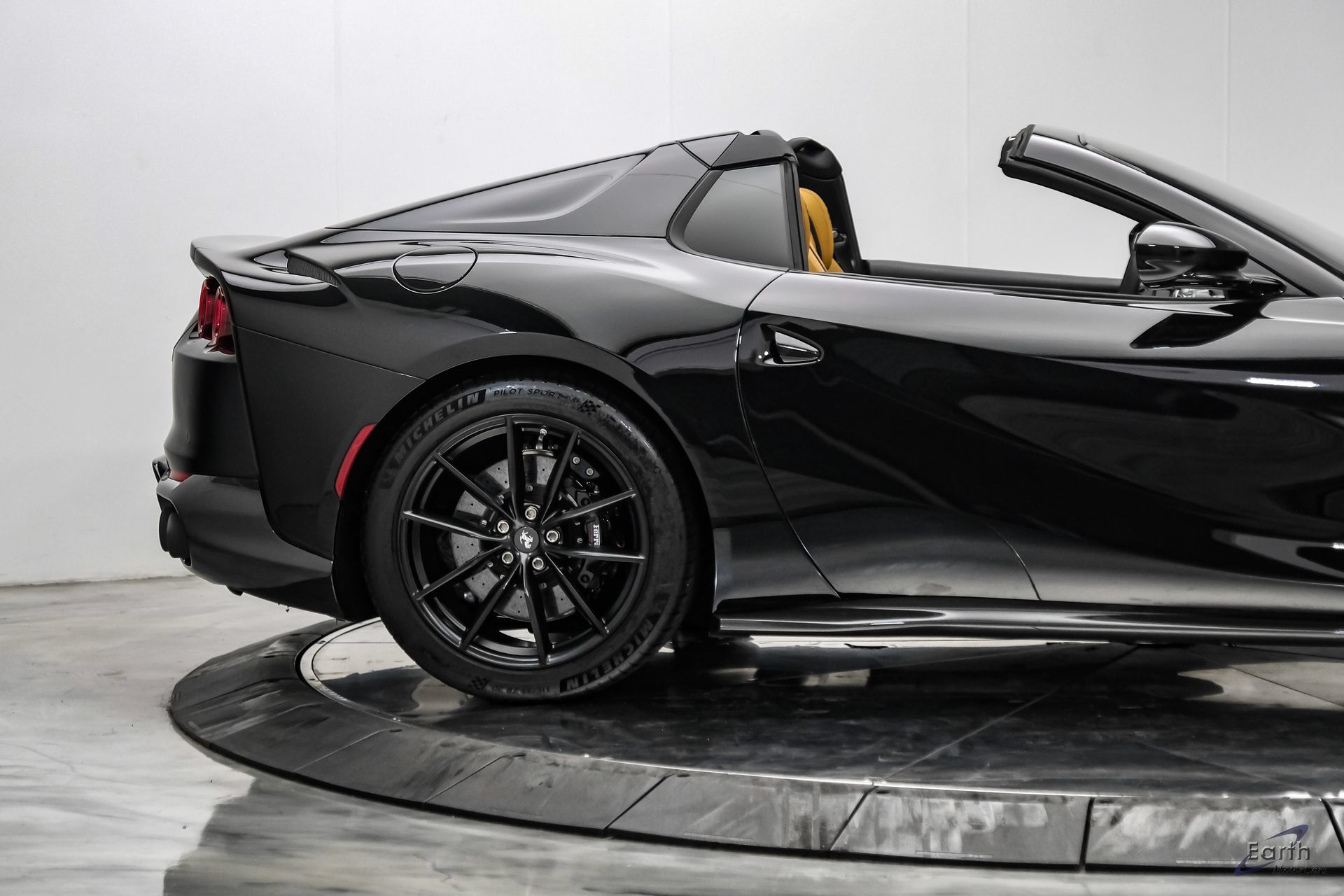 Used 2022 Ferrari 812 GTS RWD image 28