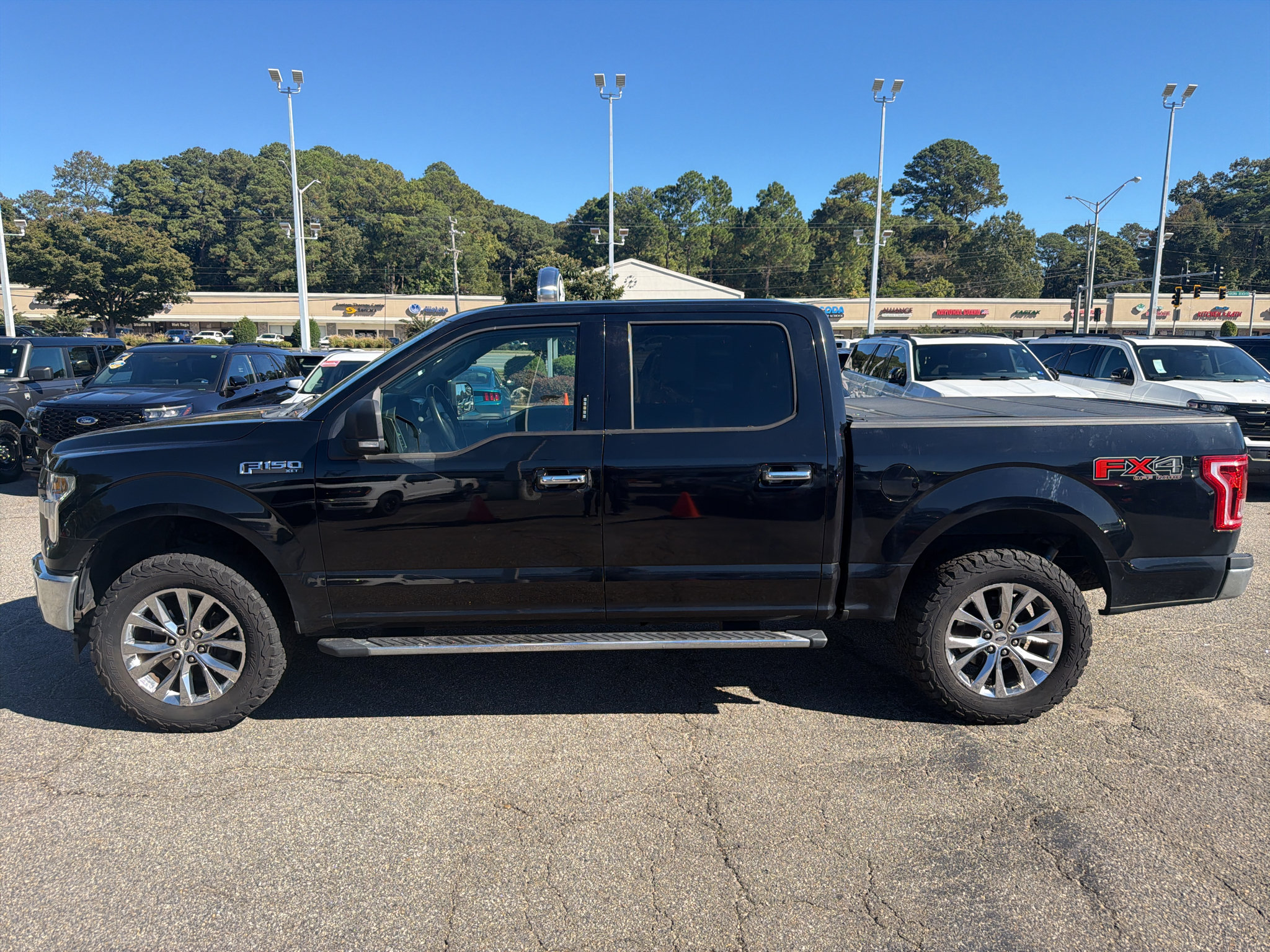 Used 2017 Ford F150 XLT w/ Equipment Group 302A Luxury AWD/4WD image 8