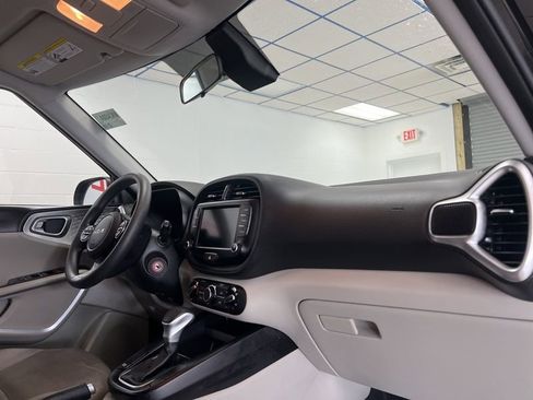 Certified 2023 Kia Soul LX FWD image 13