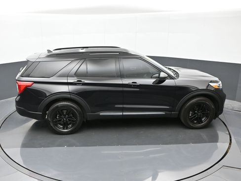 Used 2023 Ford Explorer XLT image 38