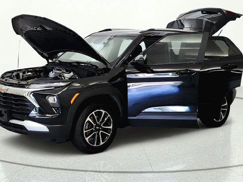 Used 2025 Chevrolet TrailBlazer LT AWD/4WD image 9