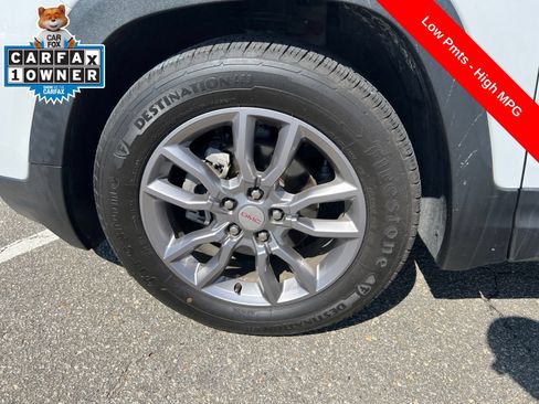 Used 2022 GMC Terrain SLT w/ LPO, Floor Liner Package FWD image 9
