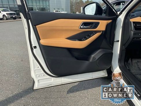 Certified 2021 Nissan Rogue Platinum AWD/4WD image 11