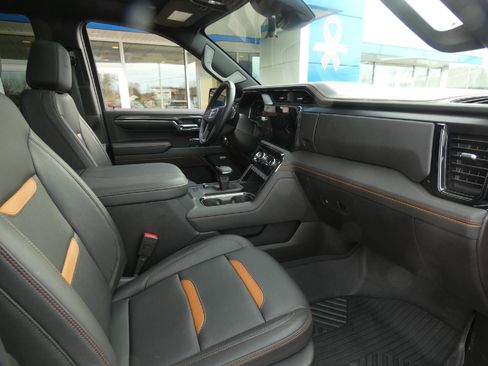 Certified 2024 GMC Sierra 1500 AT4 w/ Technology Package image 18