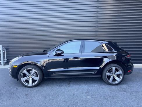 Certified 2024 Porsche Macan image 2