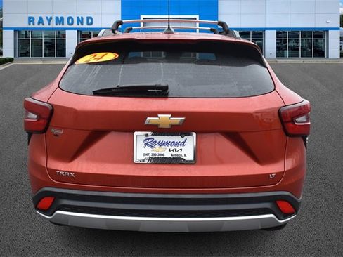 Used 2024 Chevrolet Trax LT w/ Driver Confidence Package image 4